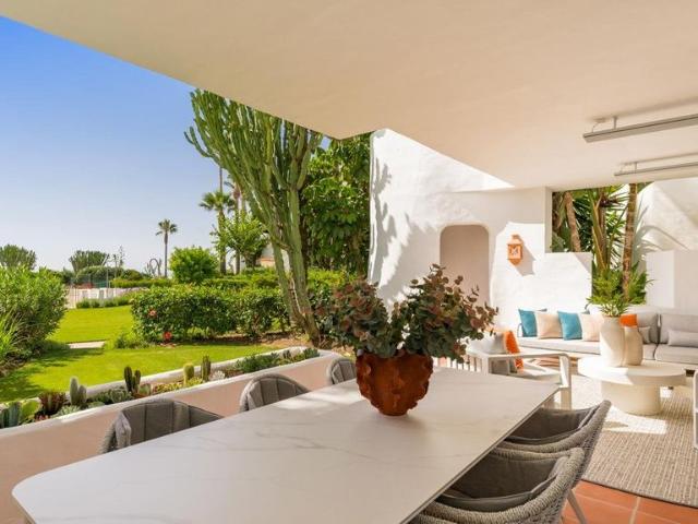 Piso de lujo de 140 m2 en venta en Estepona, Andalucía