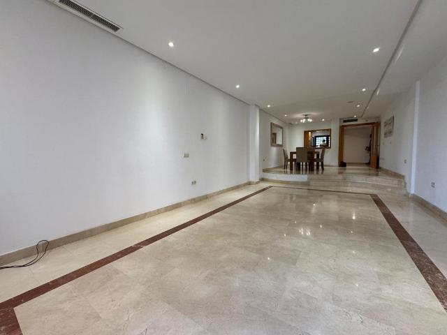 Piso exclusivo de 160 m2 en venta en Puerto Banús, España