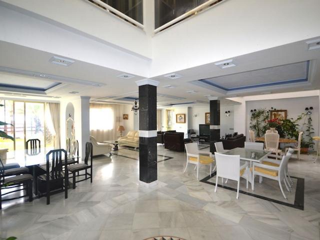 Piso exclusivo en venta en Puerto Banús, España