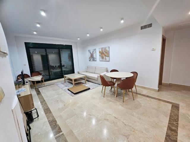 Piso exclusivo en alquiler en Urbanización Marbella Este, Andalucía