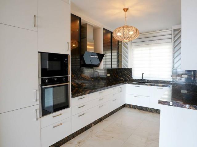 Piso exclusivo en alquiler en Benahavís, Andalucía