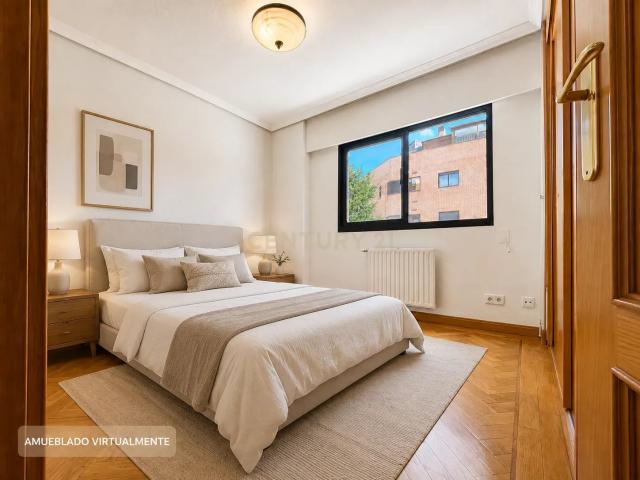 4 dormitorios con piscina, jardín y garaje junto a Avenida de Europa