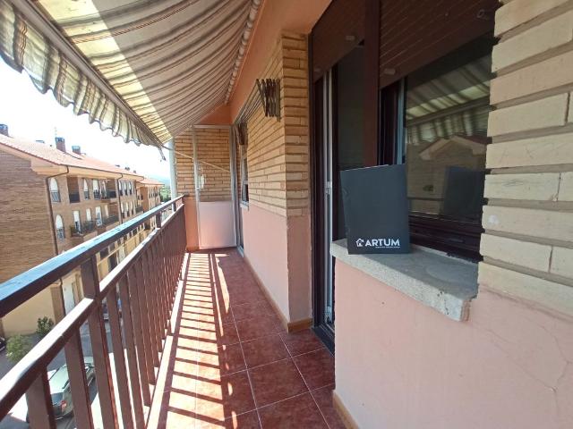 Piso exterior con terraza, sin ascensor.!