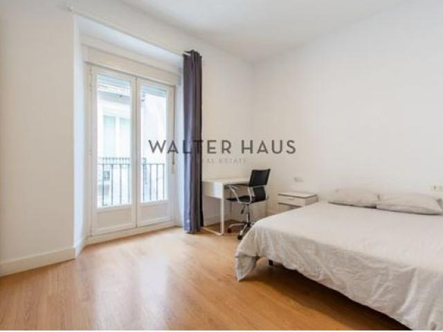 Piso exterior en venta en Sol, Madrid. EGYB T628
