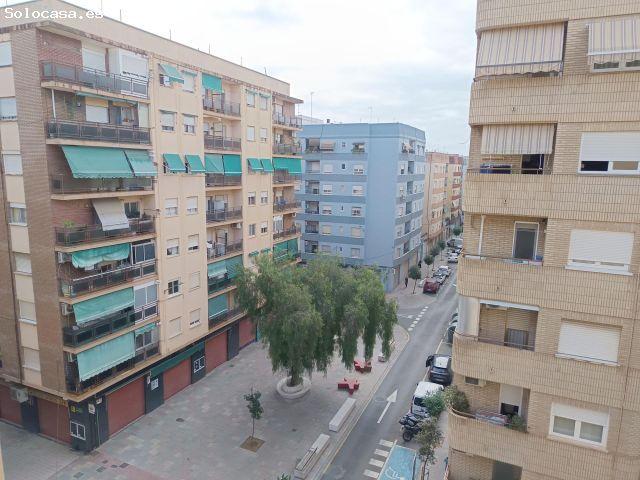 Piso en Mislata de 112 m2 útiles con 3 habitaciones y ascensor