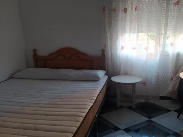 Piso en Almería Zona Zapillo, Ideal para Estudiantes