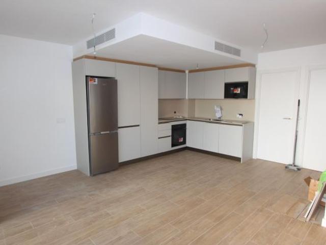 PISO EN ALQUILER A ESTRENAR, TOTALMENTE REFORMADO, A UN PASO DEL CENTRO CON PISCINA Y PATIO PRIVADO