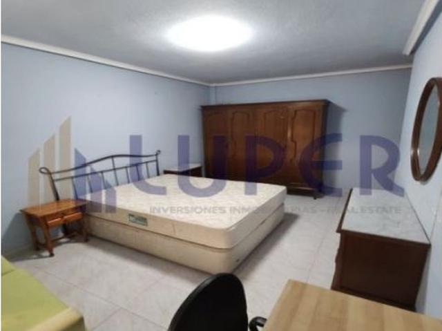 PISO EN ALQUILER A ESTUDIANTES EN SAN VICENTE ZONA PLAZA SANTA FAZ
