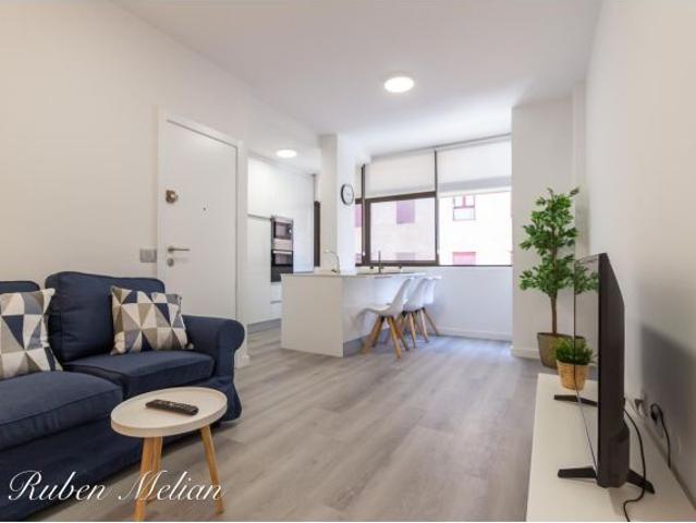Piso en alquiler cerca de La Playa de Las Canteras / Mesa y López