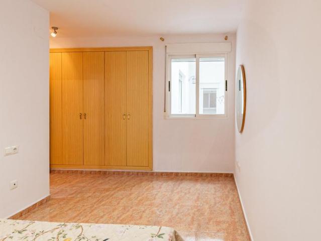 Piso en alquiler con 3 dormitorios, patio y 3 baños en Sant Joan de Moró