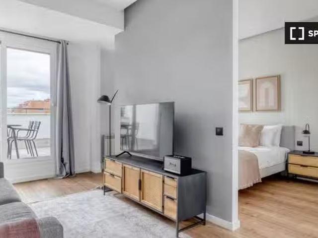 Piso en alquiler de 1 dormitorio en Jerónimos, Madrid