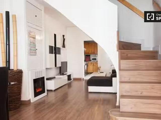 Piso en alquiler de 2 habitaciones en Moscardó, Madrid