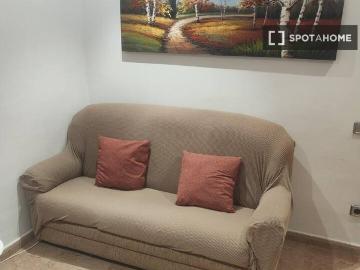 Piso en alquiler de 2 habitaciones en La Torrassa, Barcelona