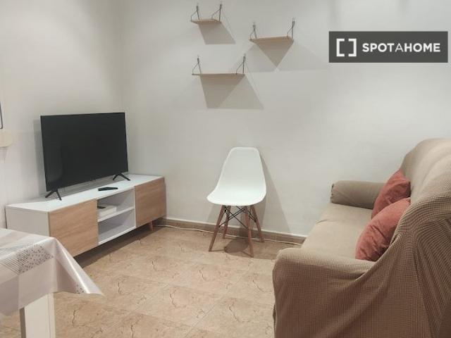 Piso en alquiler de 2 habitaciones en La Torrassa, Barcelona