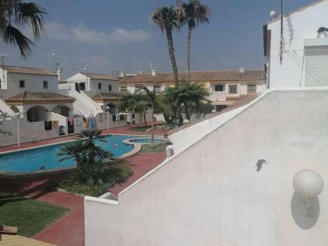 Piso de 2 dormitorios en alquiler en Pilar de la Horadada, Alicante