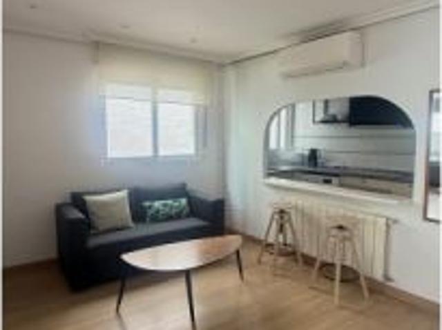 Piso en alquiler de 2 habitaciones en Valdeacederas