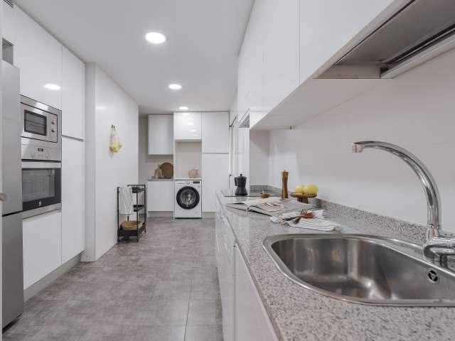 Piso en alquiler de 3 habitaciones en Jerónimos, Madrid
