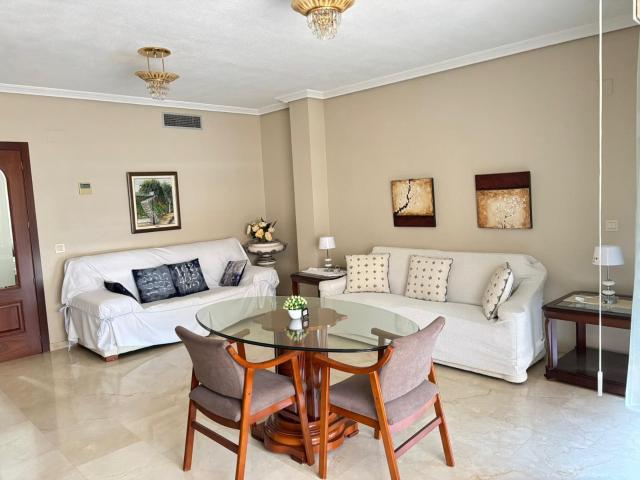 VIVIENDA EN ALQUILER AMUEBLADA DE 4 DORMITORIOS, TERRAZA Y PLAZA DE GARAJE OPCIONAL. ZONA VALDEPASILLAS
