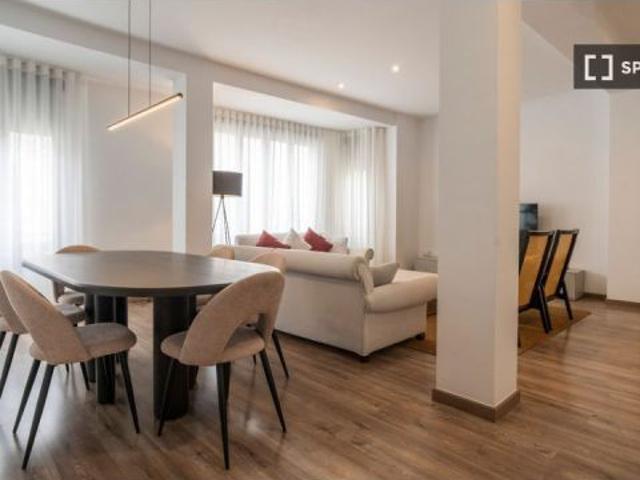 Piso en alquiler de 4 habitaciones en Sant Francesc, Valencia