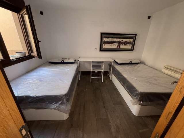Piso en alquiler de 5 habitaciones en Los Cármenes, Madrid