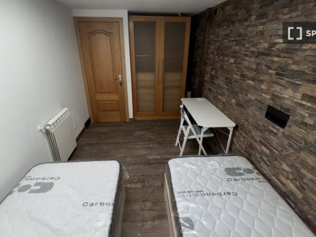Piso en alquiler de 5 habitaciones en Los Cármenes, Madrid