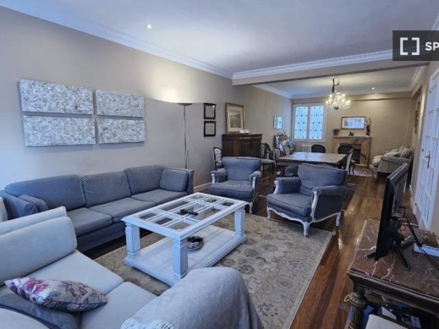 Piso en alquiler de 6 habitaciones en Ensanche Zabalgunea