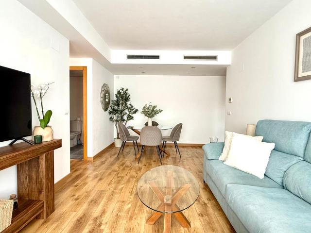 Piso en alquiler en Mislata, con 2 habitaciones, garaje y piscina