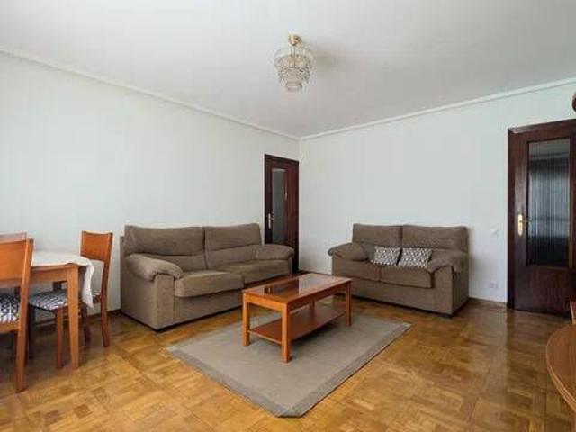 Piso en Alquiler en Oviedo