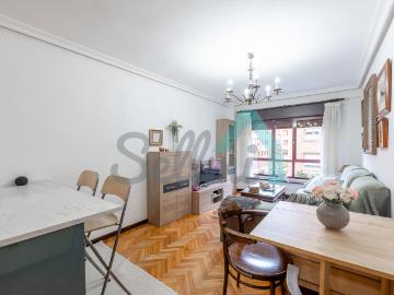 Piso en alquiler en Oviedo de 57m2 REF:70163