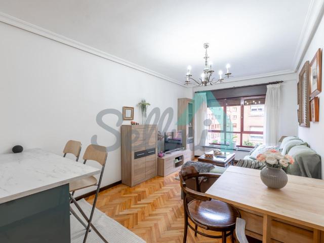 Piso en alquiler en Oviedo de 57m2 REF:70163