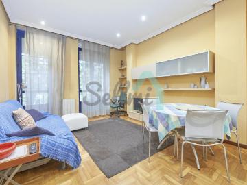 Piso en alquiler en Oviedo de 57m2 REF:18752