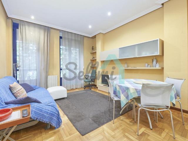 Piso en alquiler en Oviedo de 57m2 REF:18752