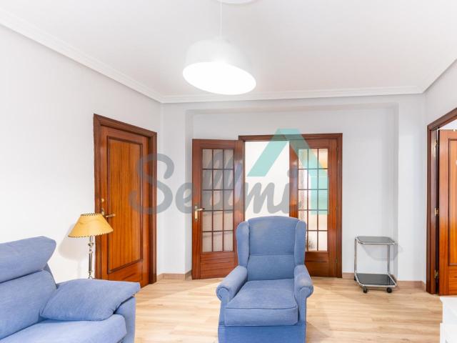 Piso en alquiler en Oviedo de 63 m2 REF:14134