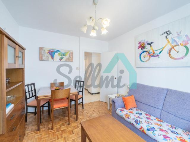 Piso en alquiler en Oviedo de 60m2 REF:130096