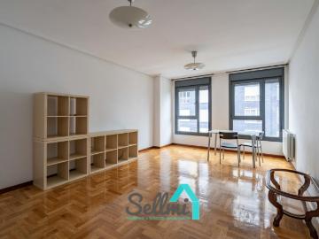 Piso en alquiler en Oviedo de 79m2 REF:17127