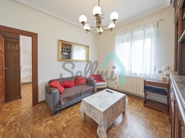 Piso en alquiler en Oviedo de 80m2 REF:17591