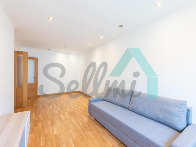 Piso en alquiler en Oviedo de 82 m2 REF:9557