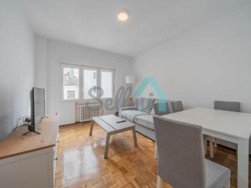 Piso en alquiler en Oviedo de 82m2 REF:17975