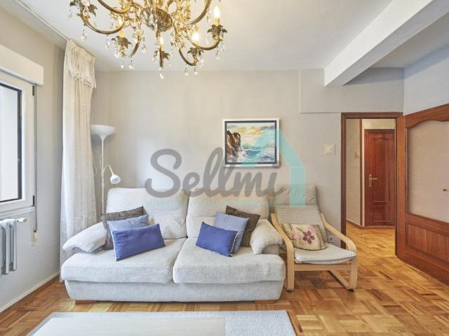 Piso en alquiler en Oviedo de 84m2 REF:17589