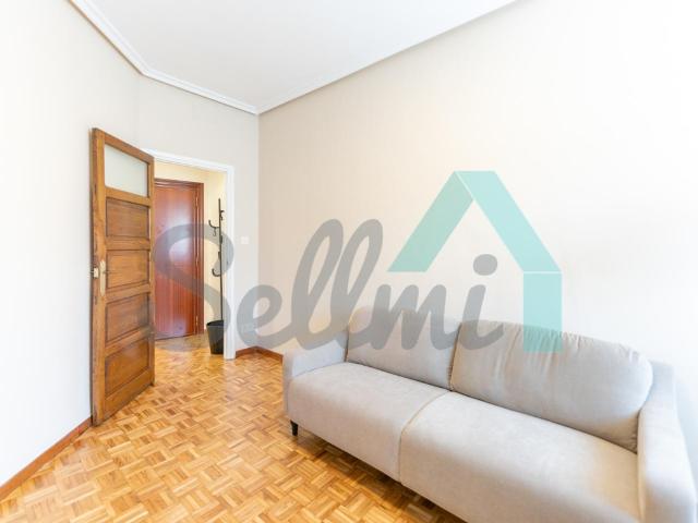 Piso en alquiler en Oviedo de 88 m2 REF:40335