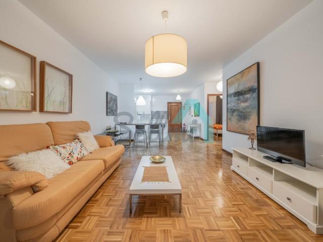 Piso en alquiler en Oviedo de 89m2 REF:10934