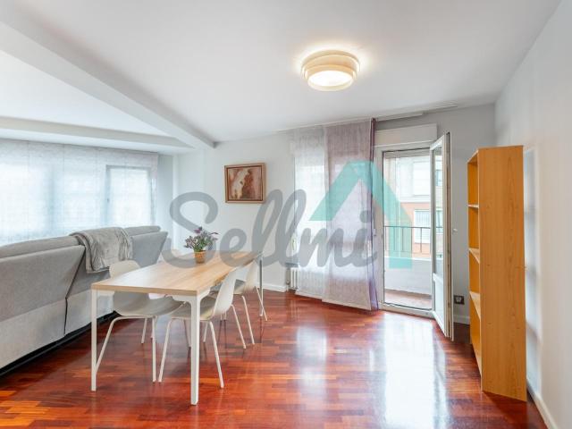 Piso en alquiler en Oviedo de 98m2 REF:70186