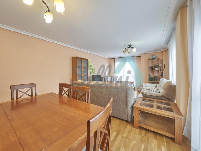 Piso en alquiler en Oviedo de 132m2 REF:17756