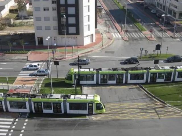 Piso en alquiler en Avenida de Don Juan de Borbón, 100