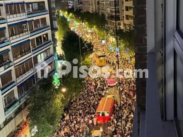 Piso en alquiler en Avenida de la Constitución