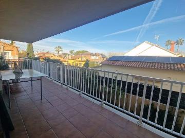 Piso en alquiler en avenida De la Pineda, Castelldefels, de 77 m² 2 habitaciones por 1.500