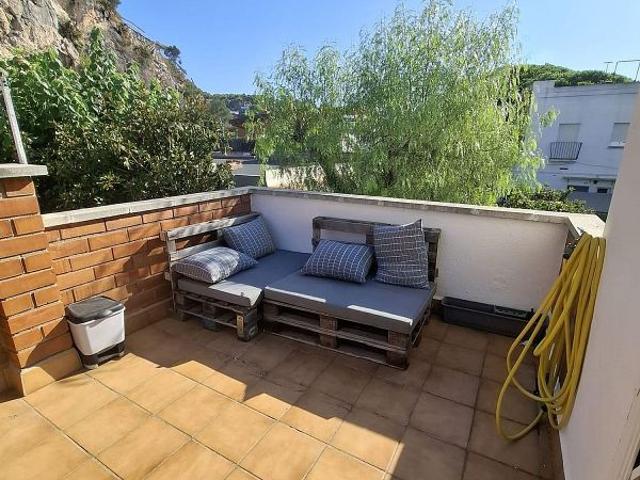 Piso en alquiler en avenida De Les Botigues de Sitges, Castelldefels, de 80 m² 2 habitaciones por 1.148