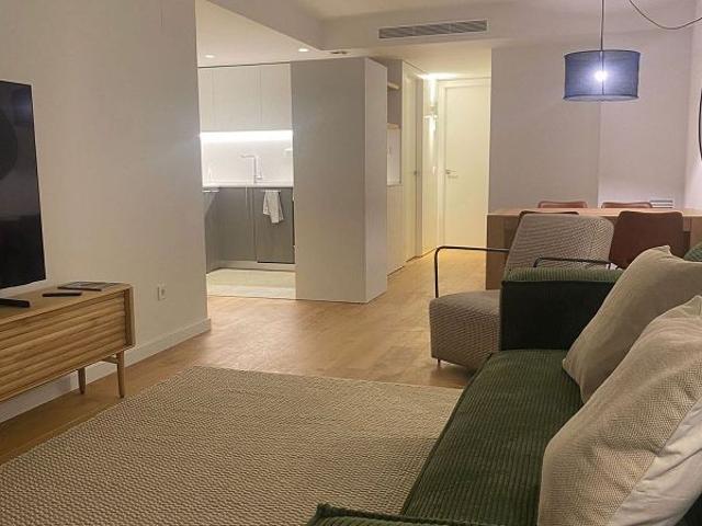 Piso en alquiler en avenida De Sant Francesc, Girona, de 80 m² 2 habitaciones por 1.550