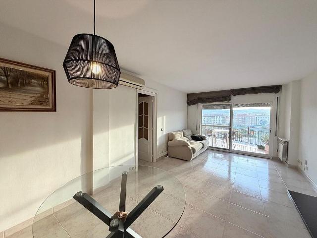 Piso en alquiler en avenida De Sant Narcís, Girona, de 81 m² 4 habitaciones por 850