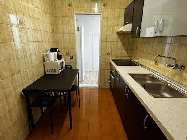 Piso en alquiler en avenida De València, Lleida, de 95 m² 4 habitaciones por 856